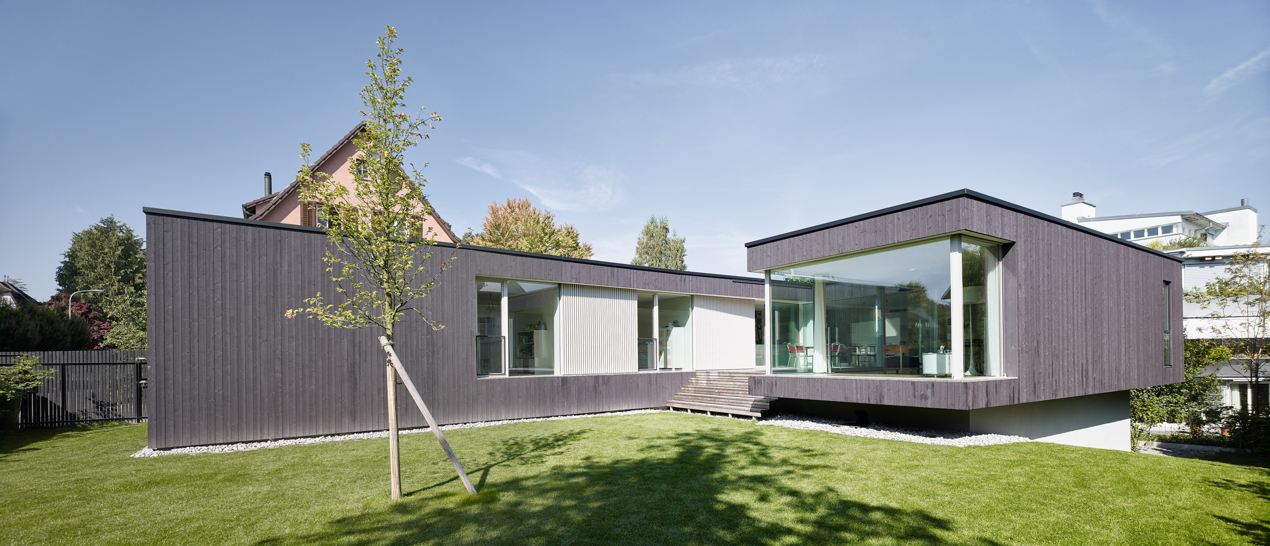 E10302 024213p j2560